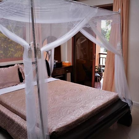 The Palms Beach Hotel And Restaurant Limited Entebbe Bagian luar foto