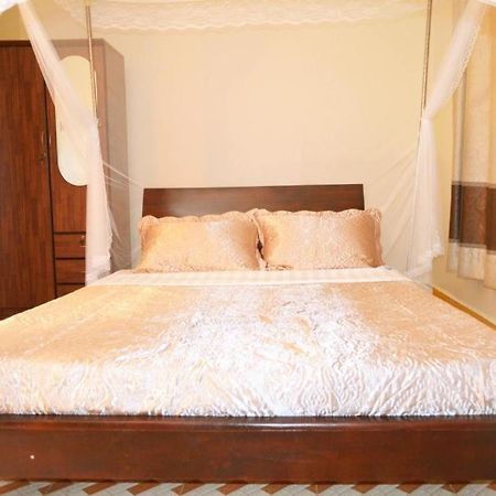 The Palms Beach Hotel And Restaurant Limited Entebbe Bagian luar foto