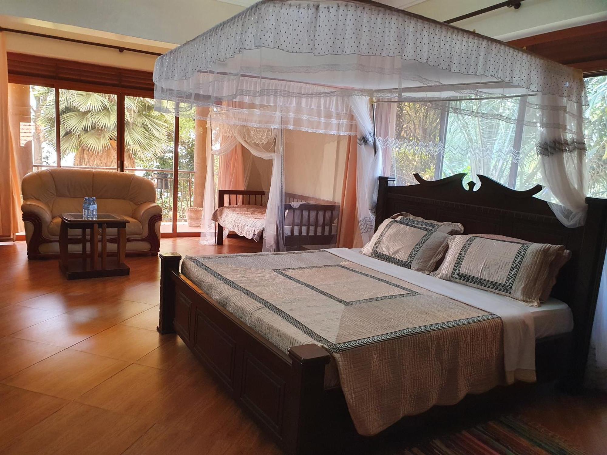 The Palms Beach Hotel And Restaurant Limited Entebbe Bagian luar foto