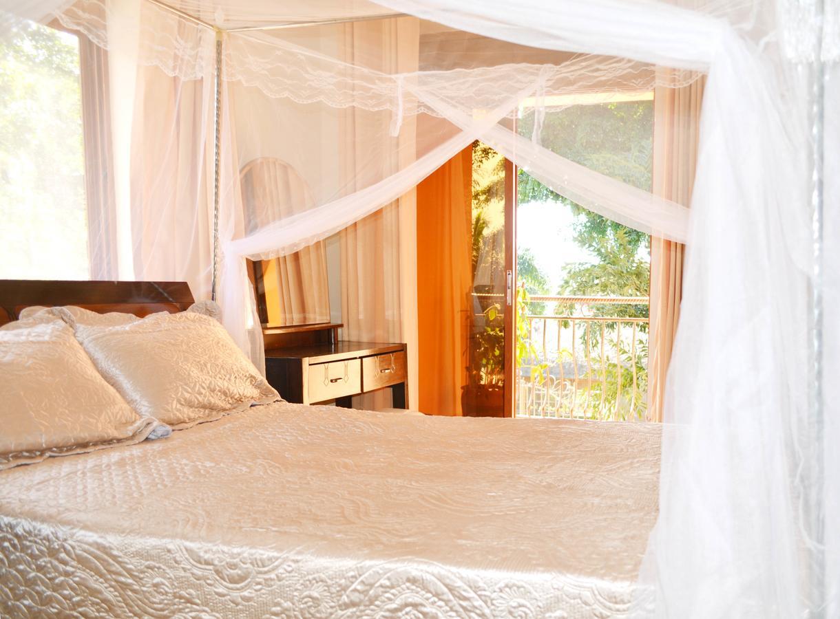 The Palms Beach Hotel And Restaurant Limited Entebbe Bagian luar foto