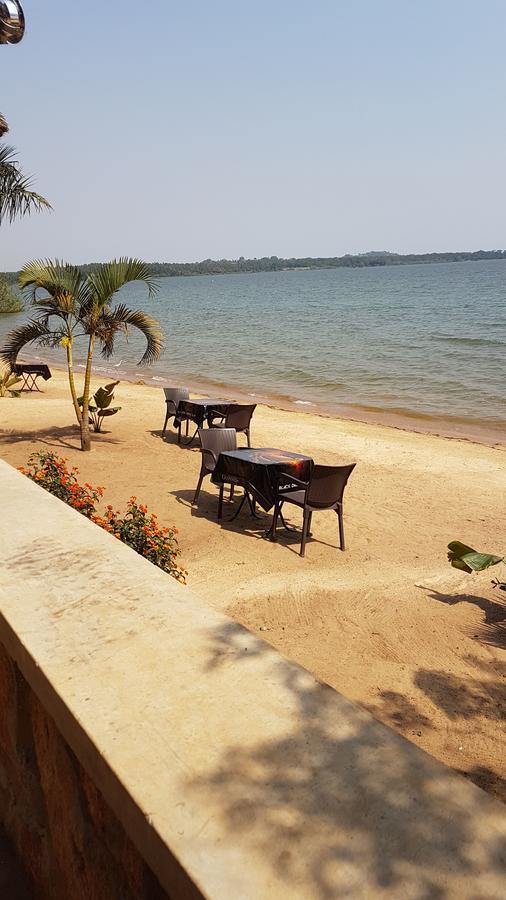 The Palms Beach Hotel And Restaurant Limited Entebbe Bagian luar foto