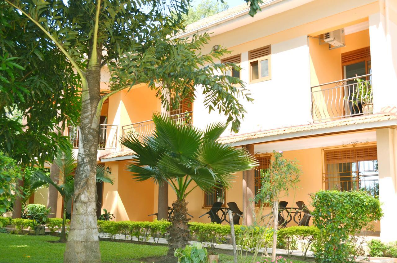 The Palms Beach Hotel And Restaurant Limited Entebbe Bagian luar foto