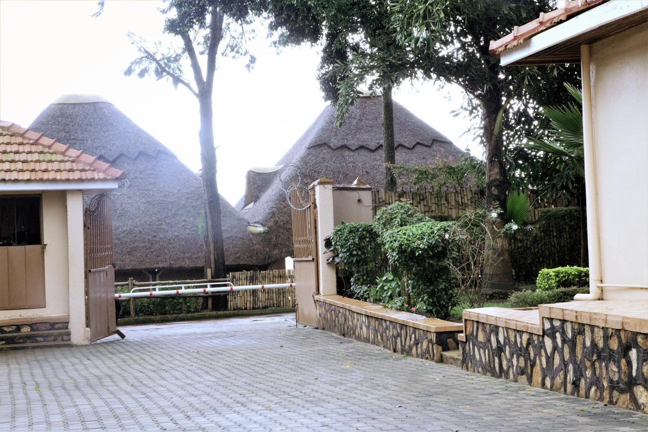 The Palms Beach Hotel And Restaurant Limited Entebbe Bagian luar foto