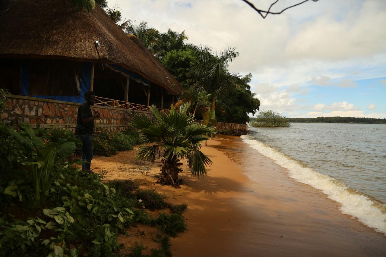 The Palms Beach Hotel And Restaurant Limited Entebbe Bagian luar foto
