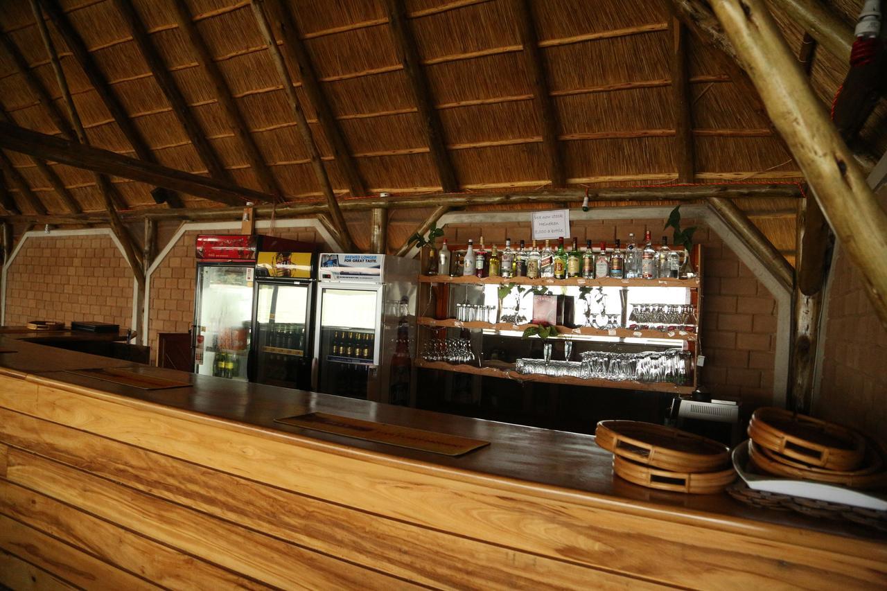 The Palms Beach Hotel And Restaurant Limited Entebbe Bagian luar foto