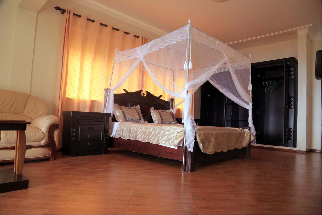 The Palms Beach Hotel And Restaurant Limited Entebbe Bagian luar foto