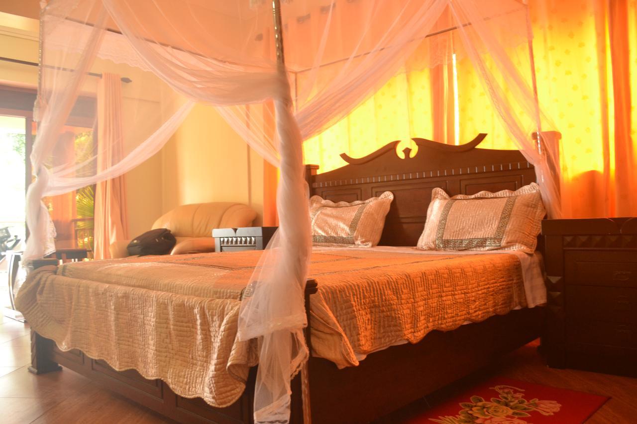 The Palms Beach Hotel And Restaurant Limited Entebbe Bagian luar foto