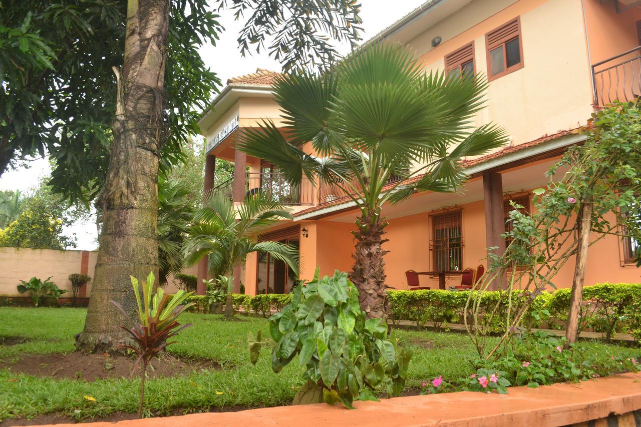 The Palms Beach Hotel And Restaurant Limited Entebbe Bagian luar foto